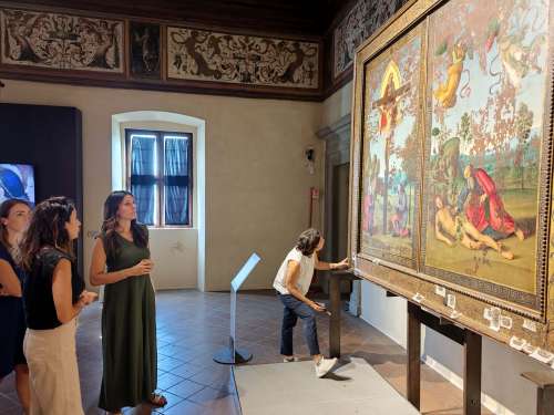 Il 2025 della Cultura nel segno della valorizzazione della Pinacoteca comunale: l�apice con lo Stendardo di Raffello al MET di New York. Abbonati record per la Stagione di prosa e danza con il TSU, in crescita le iscrizioni alla Scuola di Musica. Nel 2026 grande appuntamento con il centenario di Nuvolo