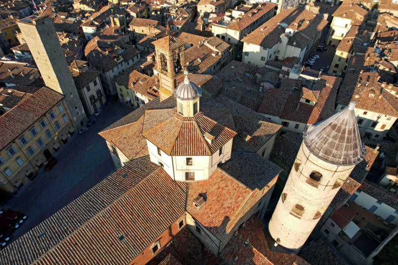 Dimensionamento scolastico: il Consiglio di Stato respinge la richiesta dell�Avvocatura di Stato di un pronunciamento monocratico in via cautelare per la riforma dell�ordinanza del Tar dell�Umbria. L�organo si riunir� per la discussione collegiale il 12 maggio