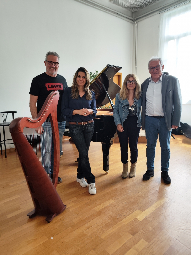 Tutti i numeri della Scuola comunale di musica Puccini: l�esercito dei 250 allievi. �Un anno di crescita e consolidamento� per l�assessore alla Cultura Botteghi e il direttore Battistelli. I saggi di fine corso inizieranno il 15 maggio
