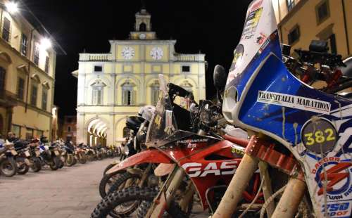 La Transitalia Marathon fa di nuovo tappa a Citt� di Castello: nel pomeriggio di luned� 28 settembre arriveranno nel centro storico circa 400 centauri provenienti da 27 Paesi del mondo�